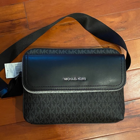 Michael Kors Black Logo Camera Style Bag —BRAND NEW w/Tags - Picture 2 of 3